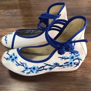 Flowering branch embroidered canvas wedges